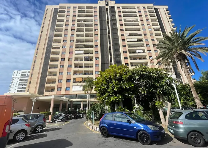 Modern 2-Bedroom Apartment With Stunning View